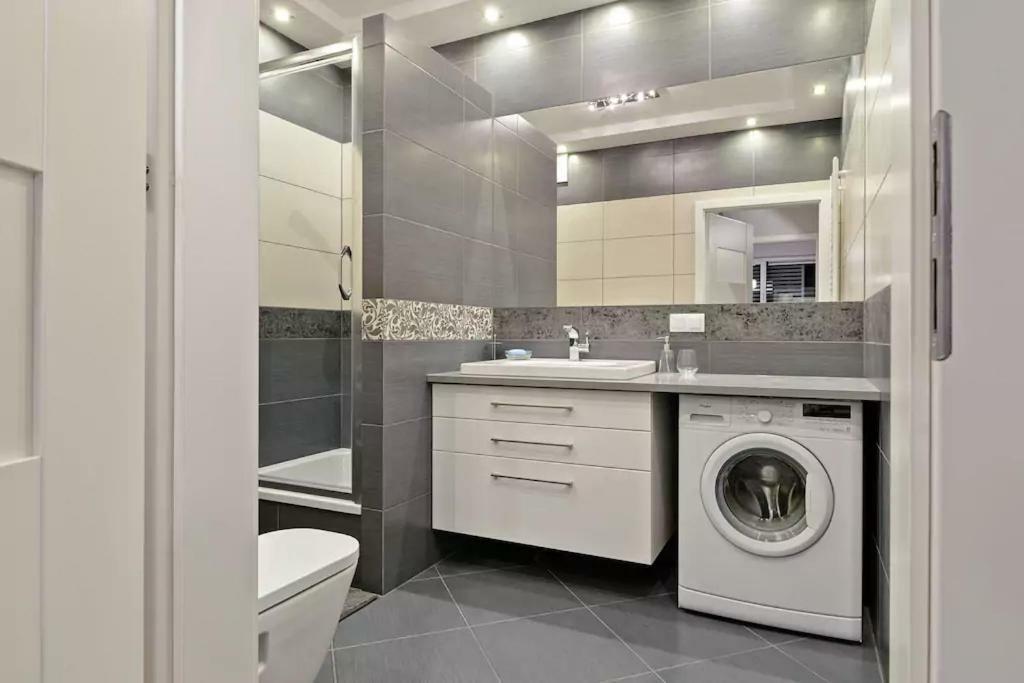 Strict Center Towarowa Apartment Познан Екстериор снимка
